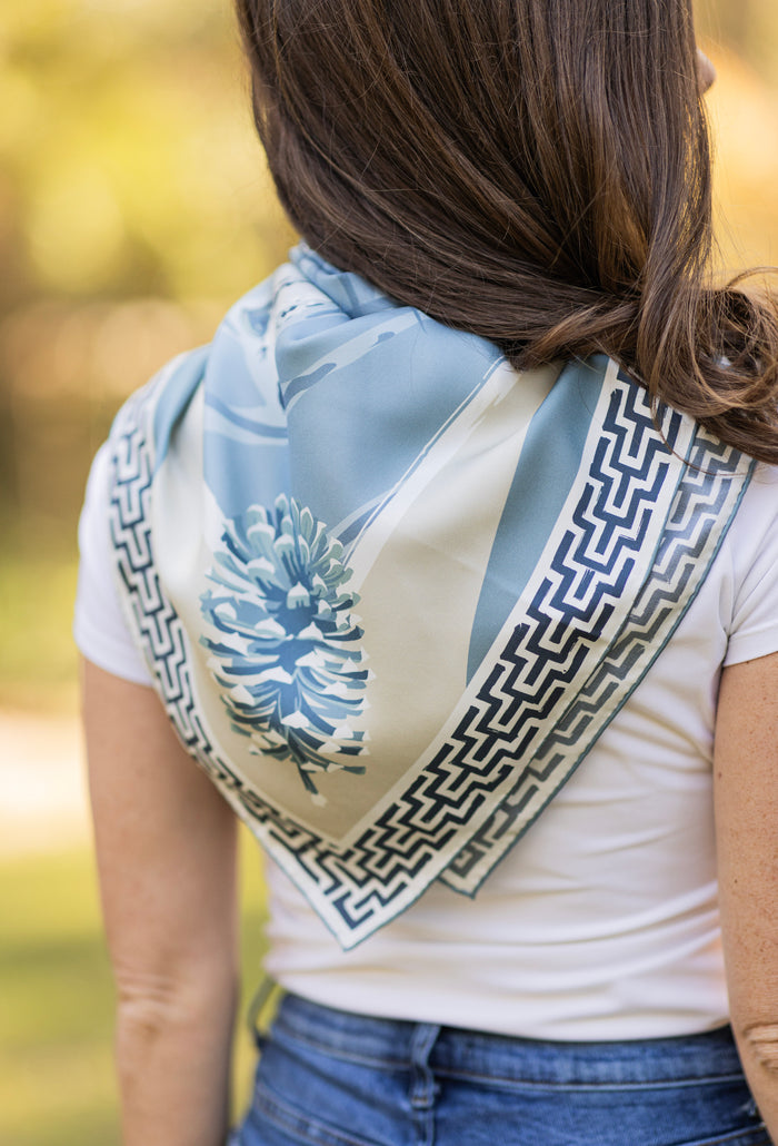 Light Blue Pointing Strong Silk Scarf