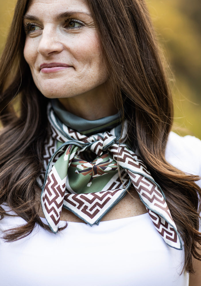 Olive Pointing Strong Silk Scarf
